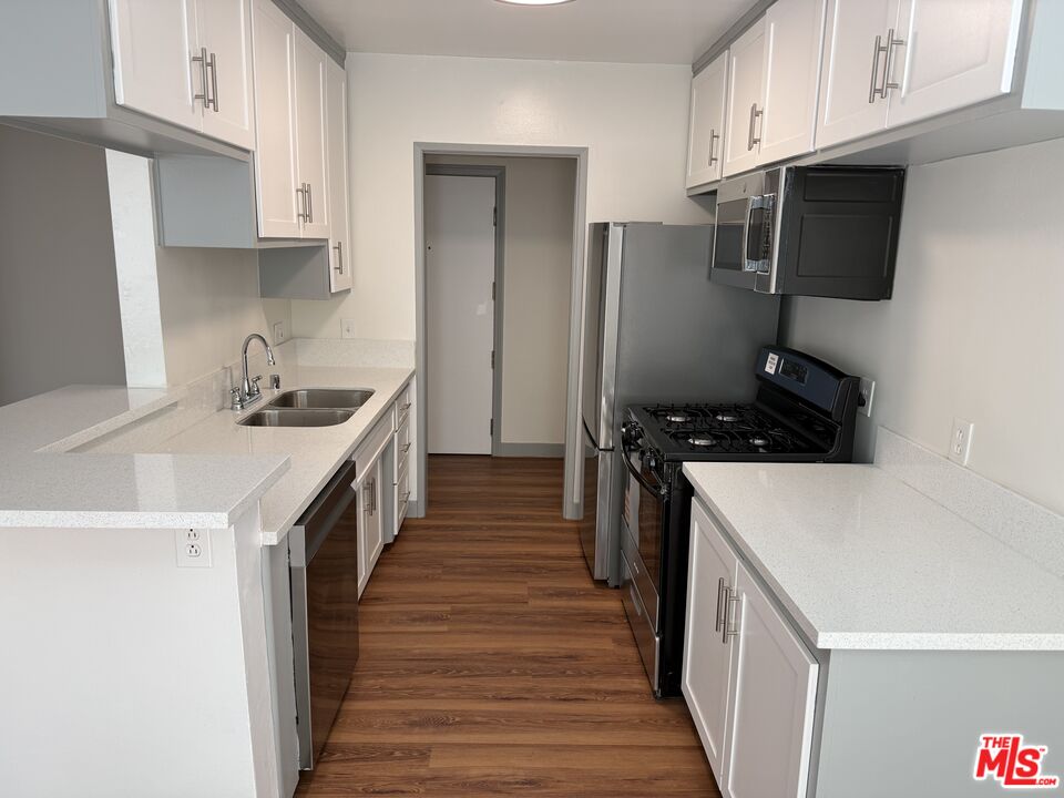7769 St Bernard Street, Unit 3 Playa del Rey, CA 90293 - Photo 2 of 6