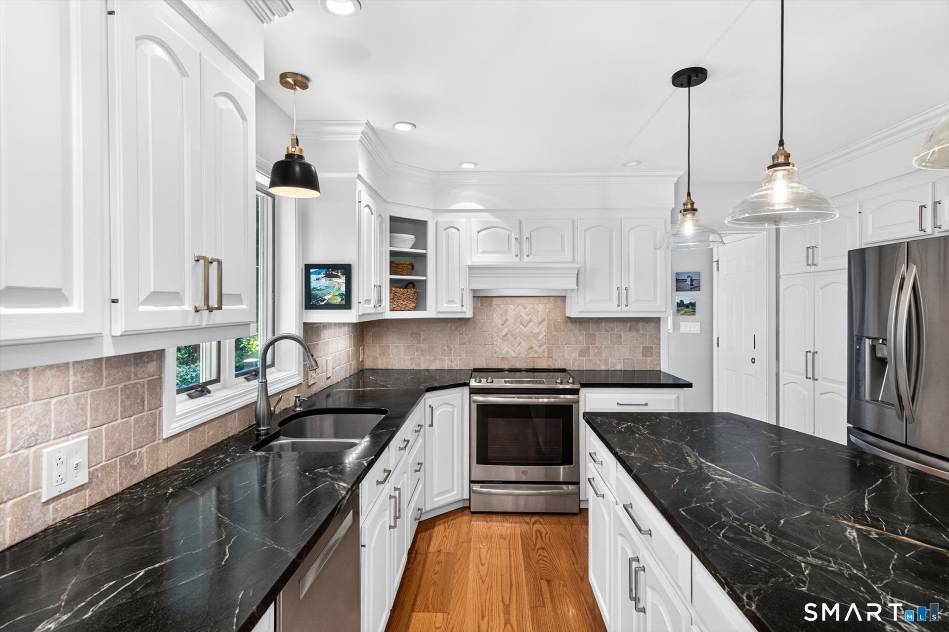 10 Saw Mill Road Simsbury, CT 06092 - Photo 5 of 40 Gallery Image 5