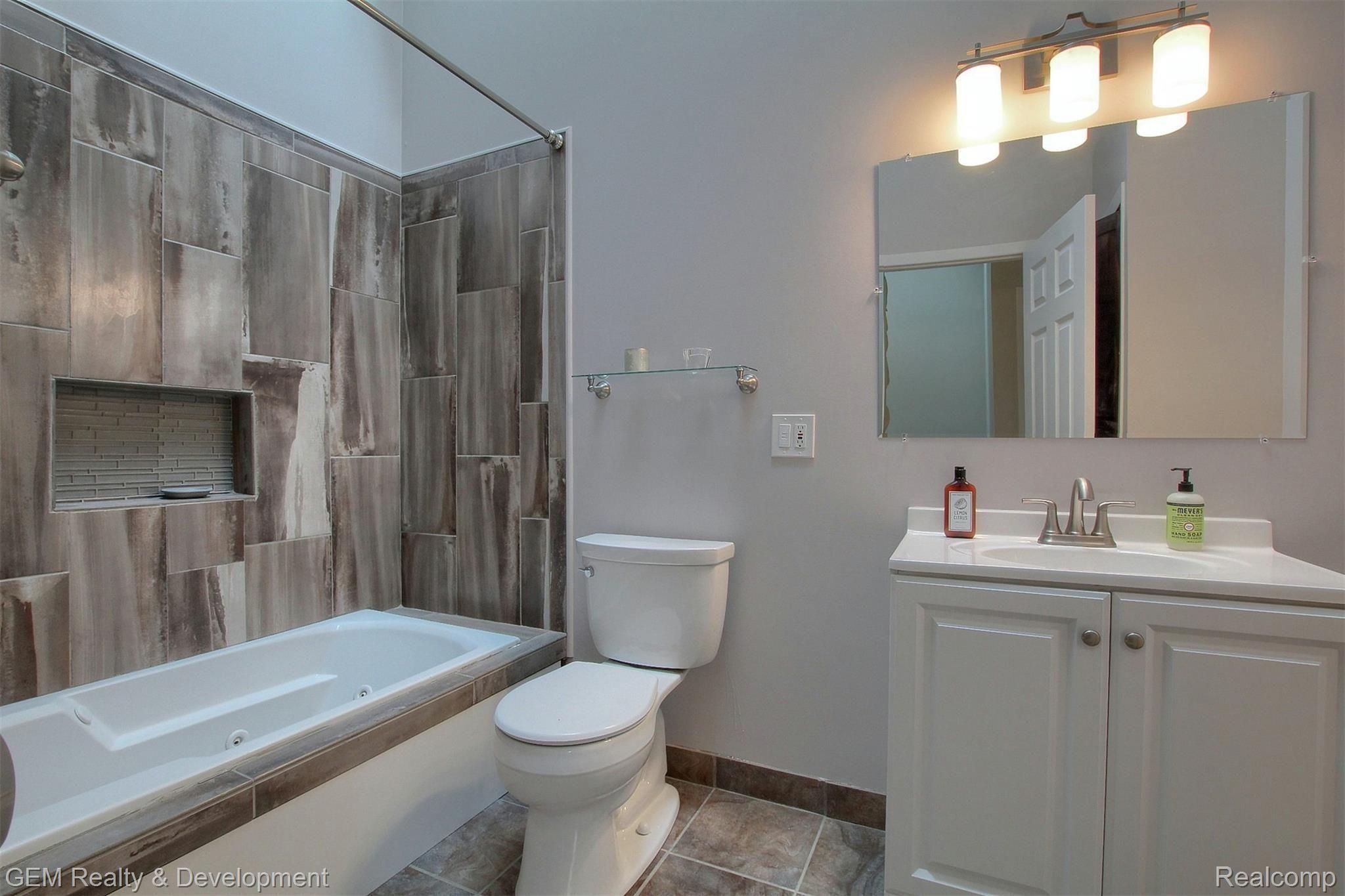 22230 Edgewater Novi, MI 48375 - Photo 15 of 27 23-Bathroom.jpg
