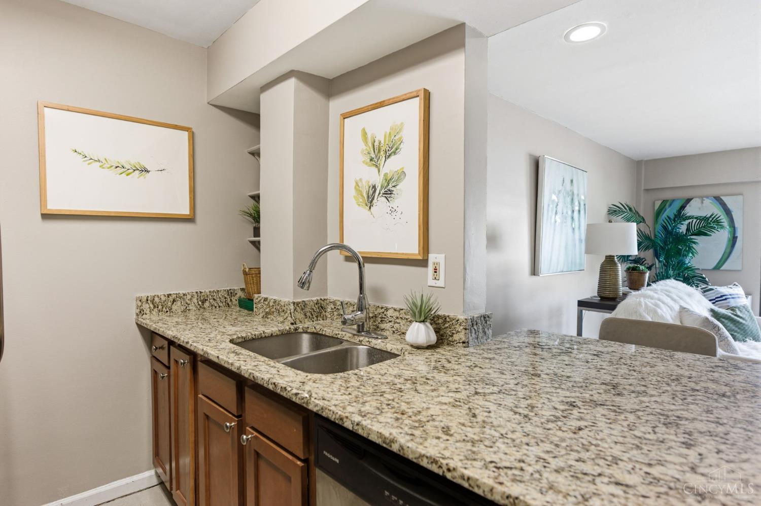 1815 William Howard Taft Road, Unit 502 Cincinnati, OH 45206 - Photo 11 of 28