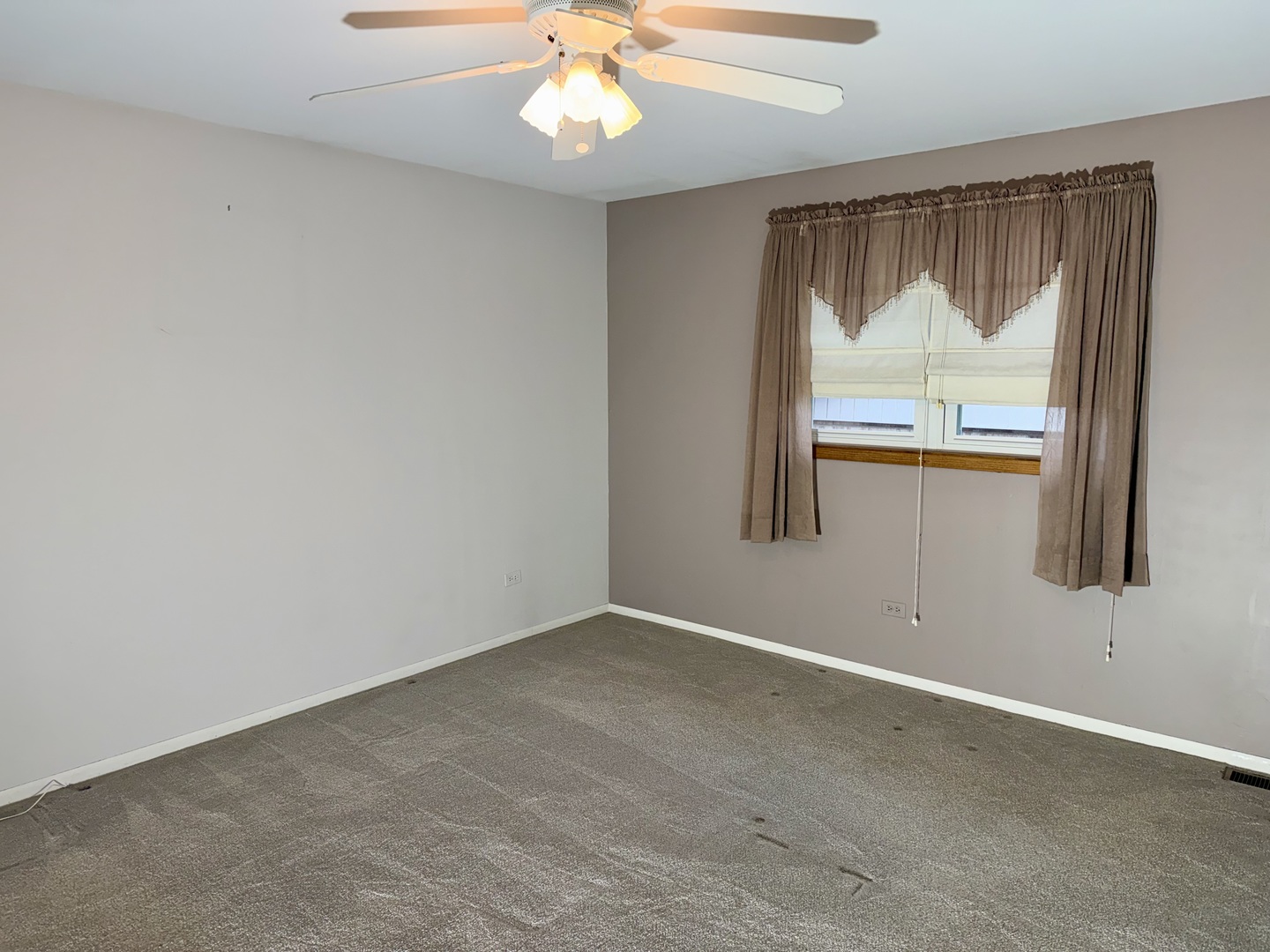 15813 Jon Road Oak Forest, IL 60452 - Photo 16 of 31 an empty room with a window