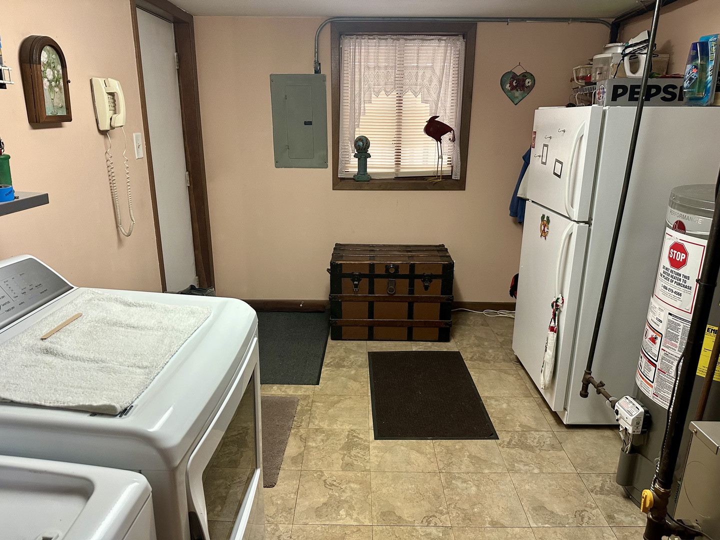 15813 Jon Road Oak Forest, IL 60452 - Photo 27 of 31 a room with furniture and a window