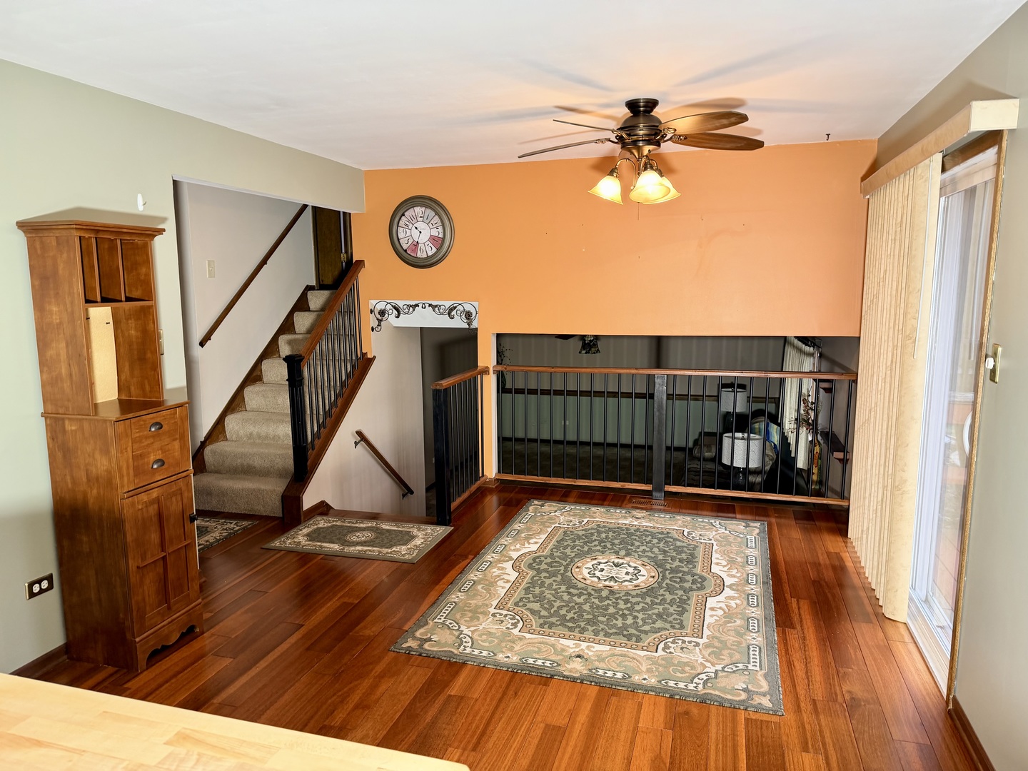 15813 Jon Road Oak Forest, IL 60452 - Photo 6 of 31 a view of an entryway