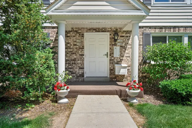 $299,900 | 1152 Pilgrim Parkway, Elm Grove, WI 53122