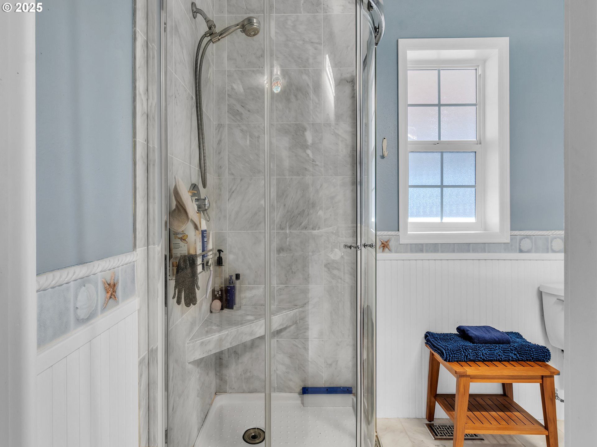 90589 Clark Road Warrenton, OR 97146 - Photo 13 of 48 a bathroom with a shower