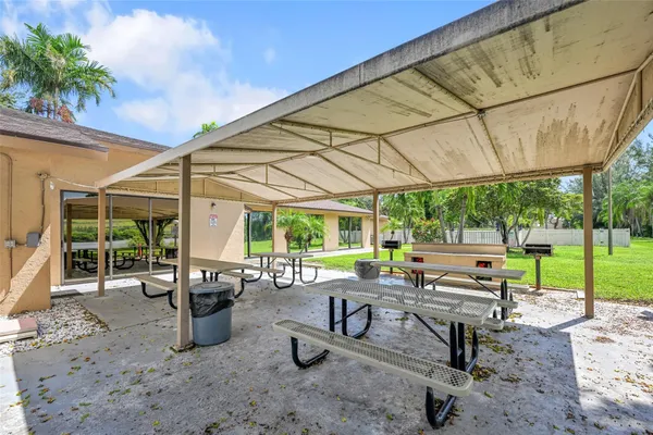 $1,700 | 4570 Northwest 18th Avenue, Unit 604, Deerfield Beach, FL 33064