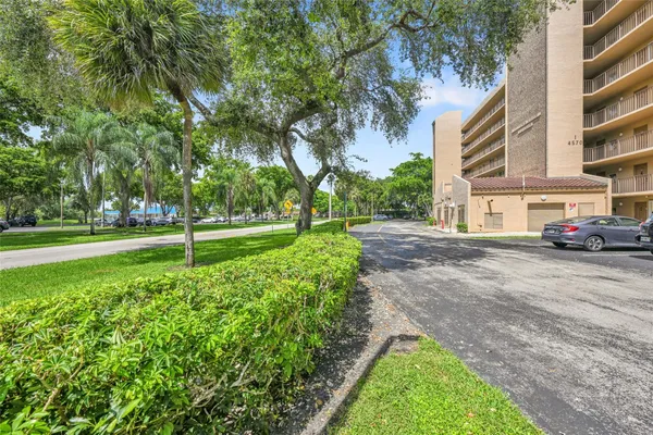 $1,700 | 4570 Northwest 18th Avenue, Unit 604, Deerfield Beach, FL 33064