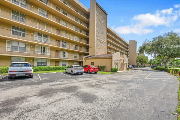 $1,700 | 4570 Northwest 18th Avenue, Unit 604, Deerfield Beach, FL 33064