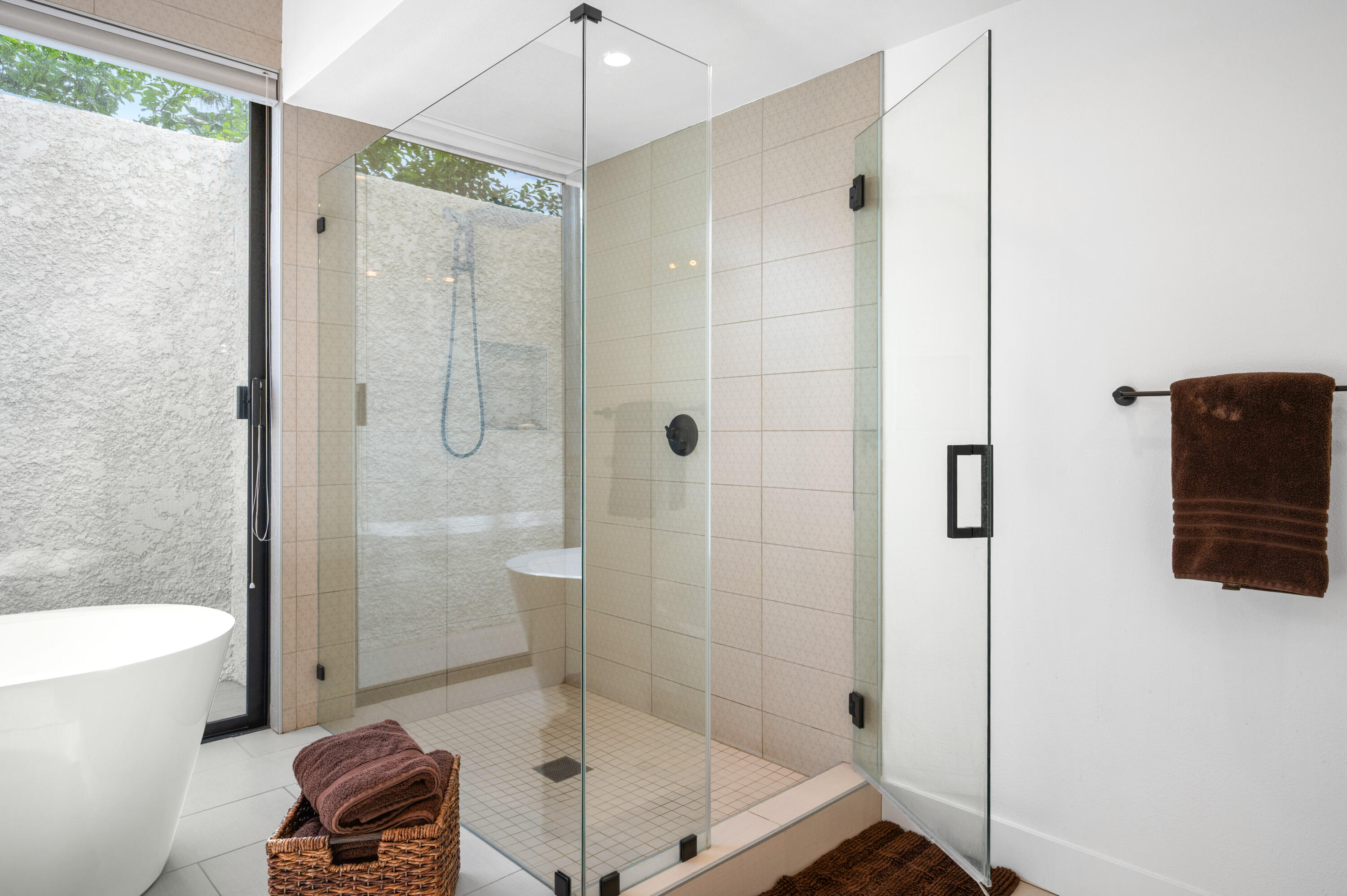 87 Magdalena Drive Rancho Mirage, CA 92270 - Photo 24 of 37 Primary Bathroom