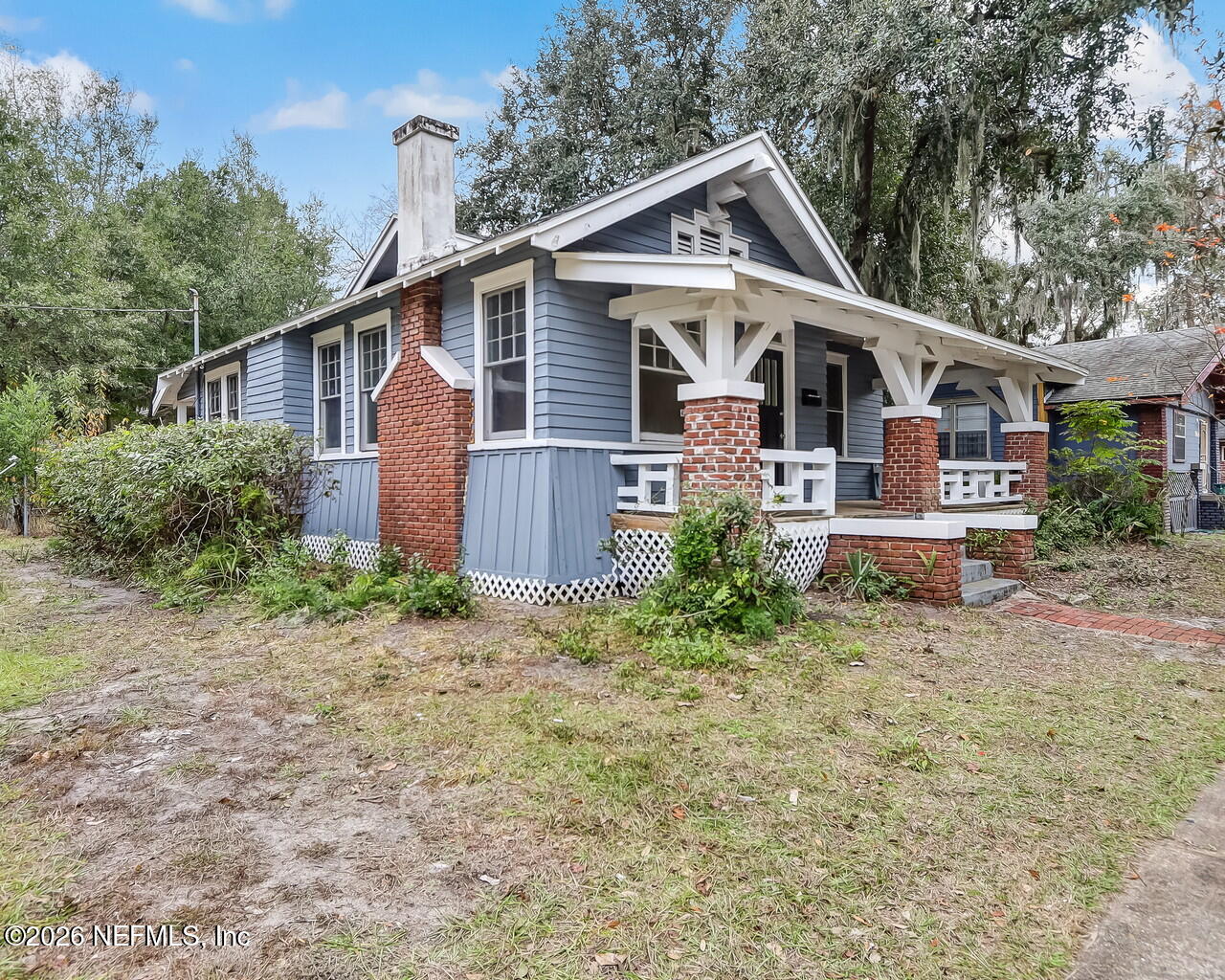 4325 Springfield Boulevard Jacksonville, FL 32206 - Photo 2 of 33 a front view of a house with garden