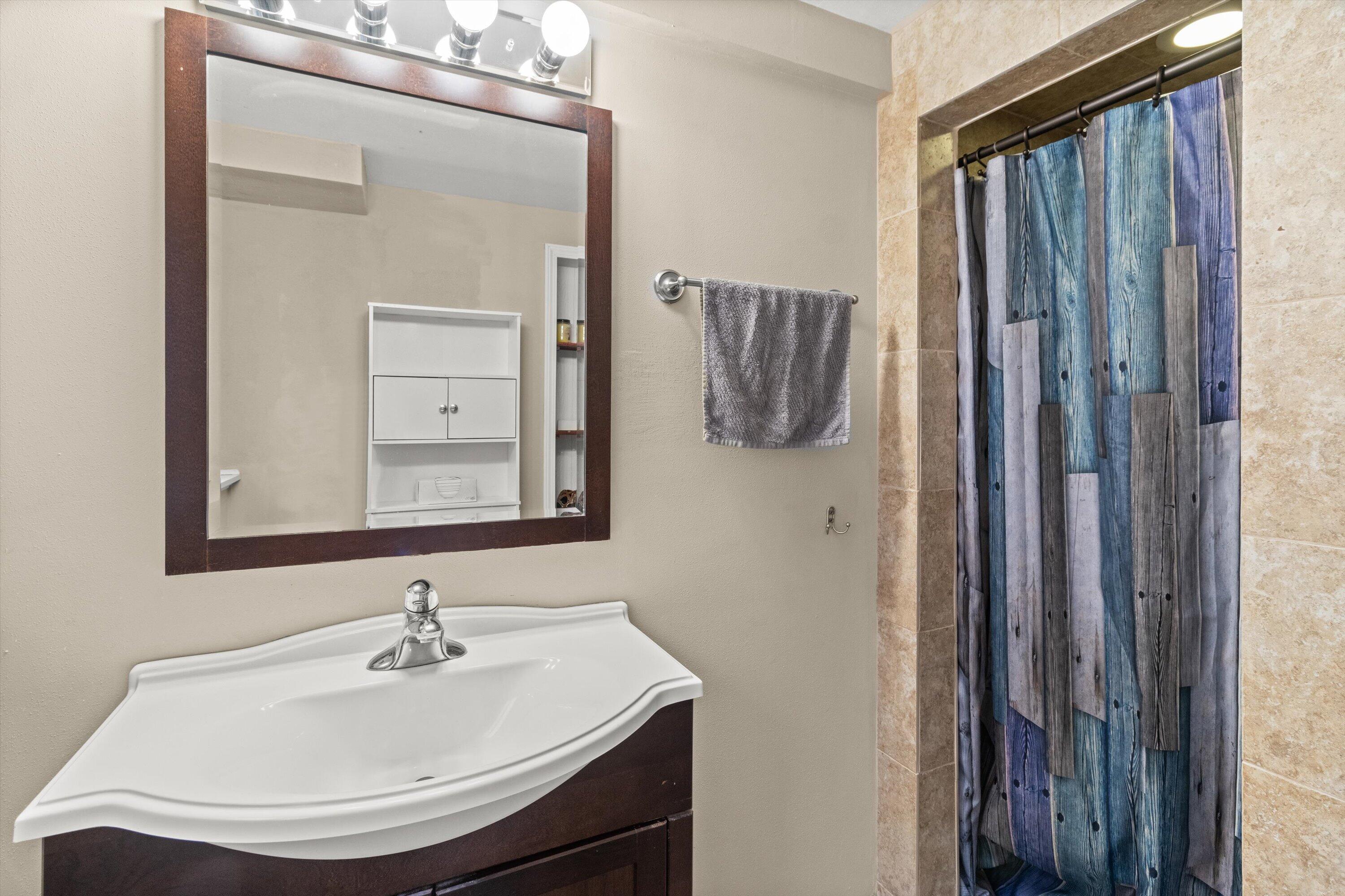 717 Roby Road Stoughton, WI 53589 - Photo 22 of 35 Full Bathroom