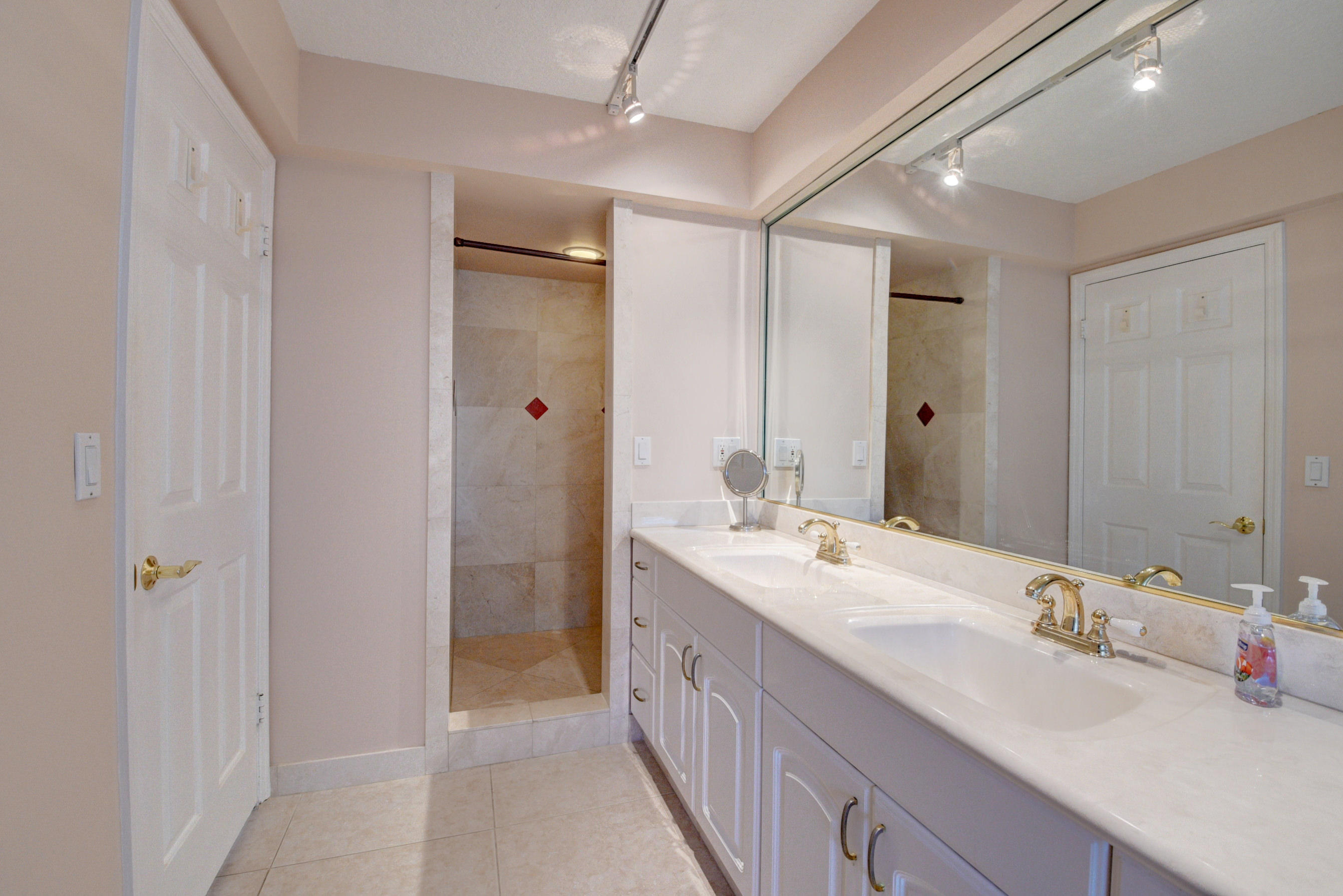780 Jeffery Street, Unit 1 Boca Raton, FL 33487 - Photo 33 of 53 DSC_4465_6_7_8_9