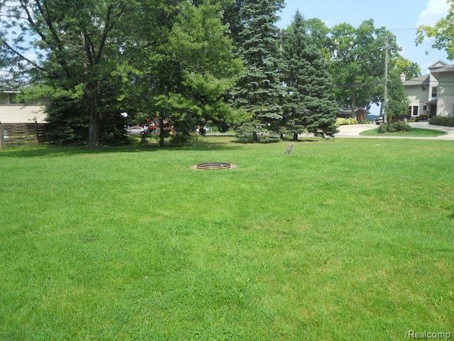 7320 Hatchery Road Waterford, MI 48327 - Photo 21 of 23 DSCN5323.jpg
