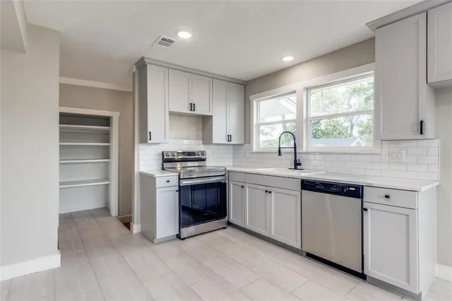 $2,500 | 3232 Farm To Market Road 1181, Ennis, TX 75119