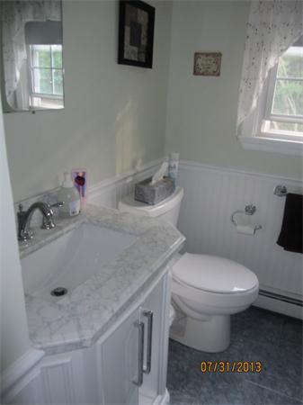 29 Eleanor Road Raynham, MA 02767 - Photo 8 of 29 Gallery Image 8