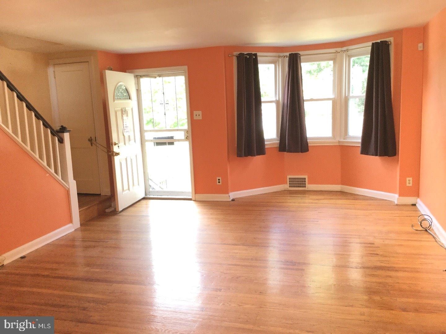 64 Gilpin Road Upper Darby, PA 19082 - Photo 2 of 21 Living Room