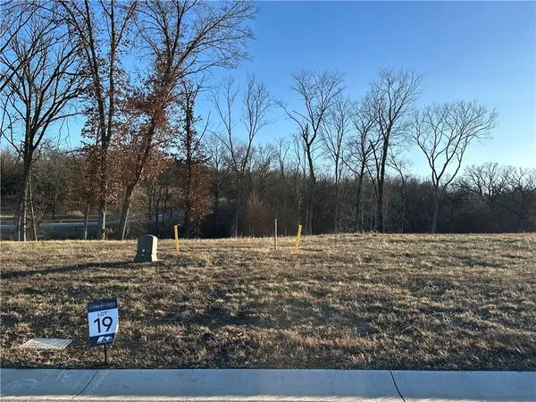 $155,000 | 10121 Countryside Drive, Kansas City, KS 66109