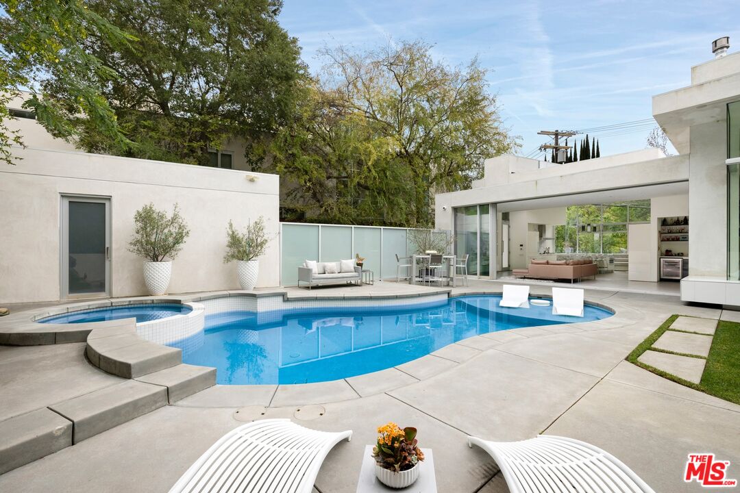 2654 Roscomare Road Los Angeles, CA 90077 - Photo 26 of 29