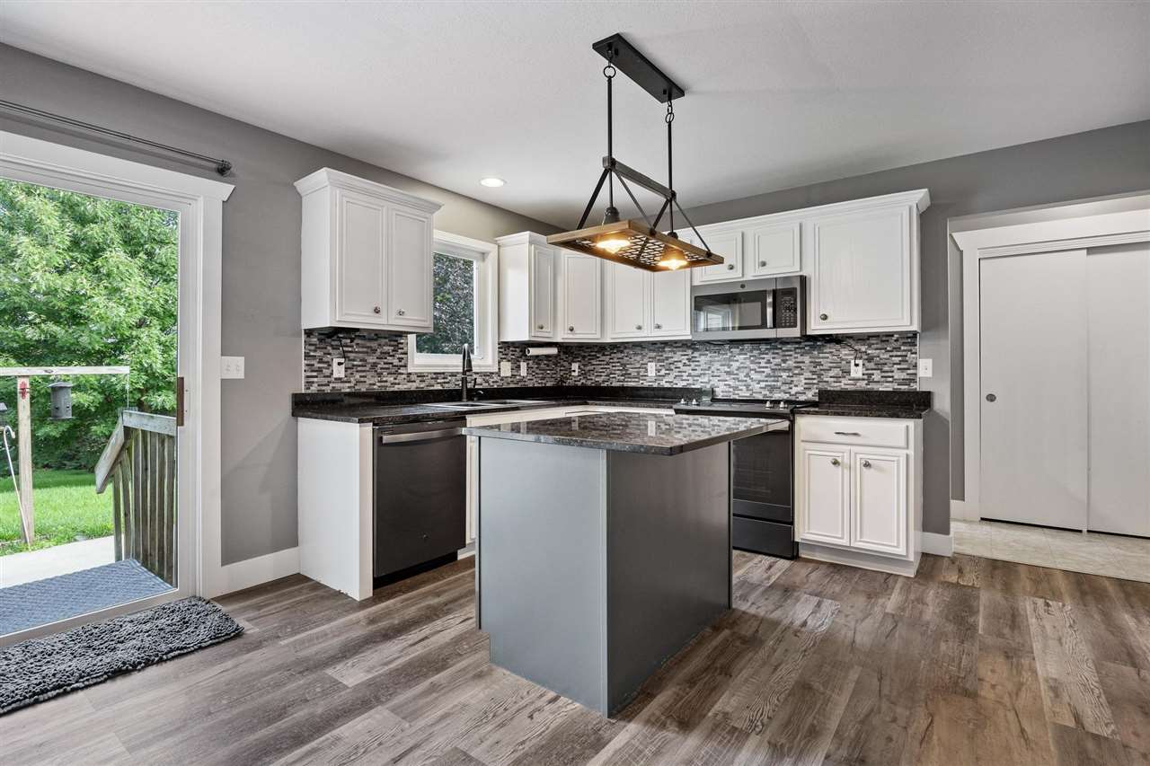 6908 Rolling Ridge Court Southwest Cedar Rapids, IA 52404 - Photo 13 of 30 Gallery Image 13