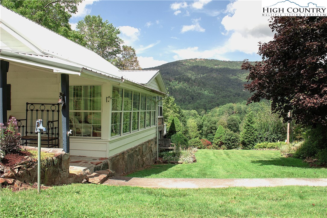 410-560 Puckett Road Banner Elk, NC 28604 - Photo 31 of 50 a view of a backyard with plants and large trees