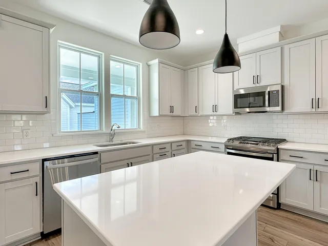 $2,300 | 258 Symphony Avenue, Summerville, SC 29486