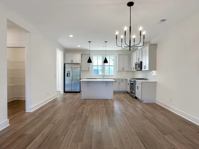 $2,300 | 258 Symphony Avenue, Summerville, SC 29486