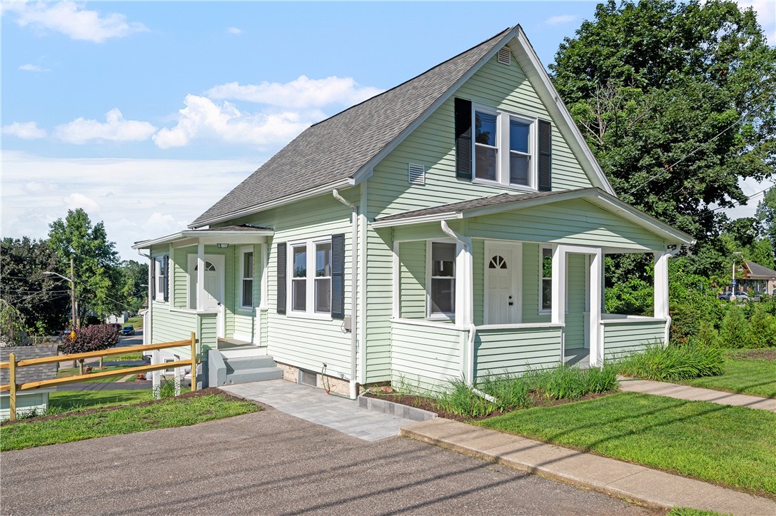 4096 Mendon Road Cumberland, RI 02864 - Photo 2 of 32