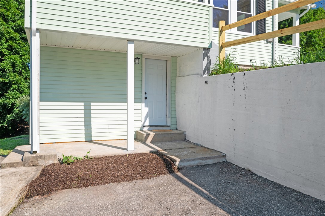 4096 Mendon Road Cumberland, RI 02864 - Photo 7 of 32