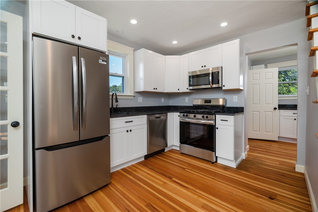 4096 Mendon Road Cumberland, RI 02864 - Photo 8 of 32