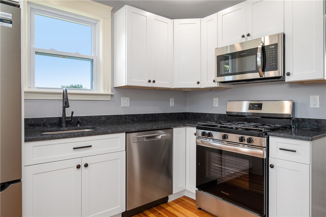 4096 Mendon Road Cumberland, RI 02864 - Photo 9 of 32