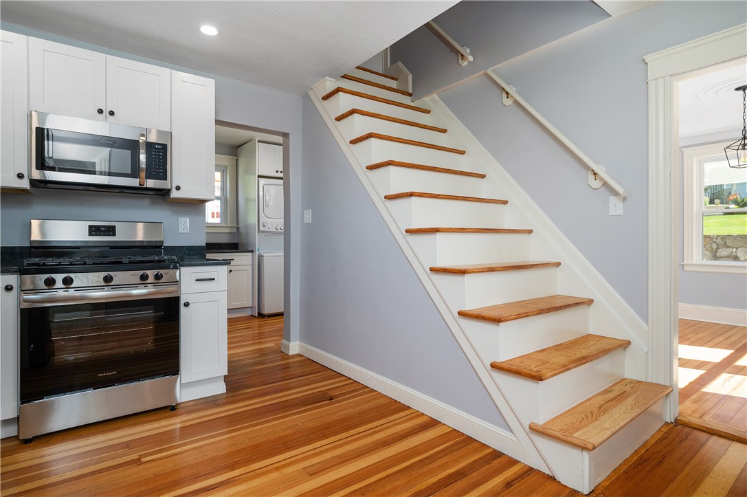 4096 Mendon Road Cumberland, RI 02864 - Photo 10 of 32