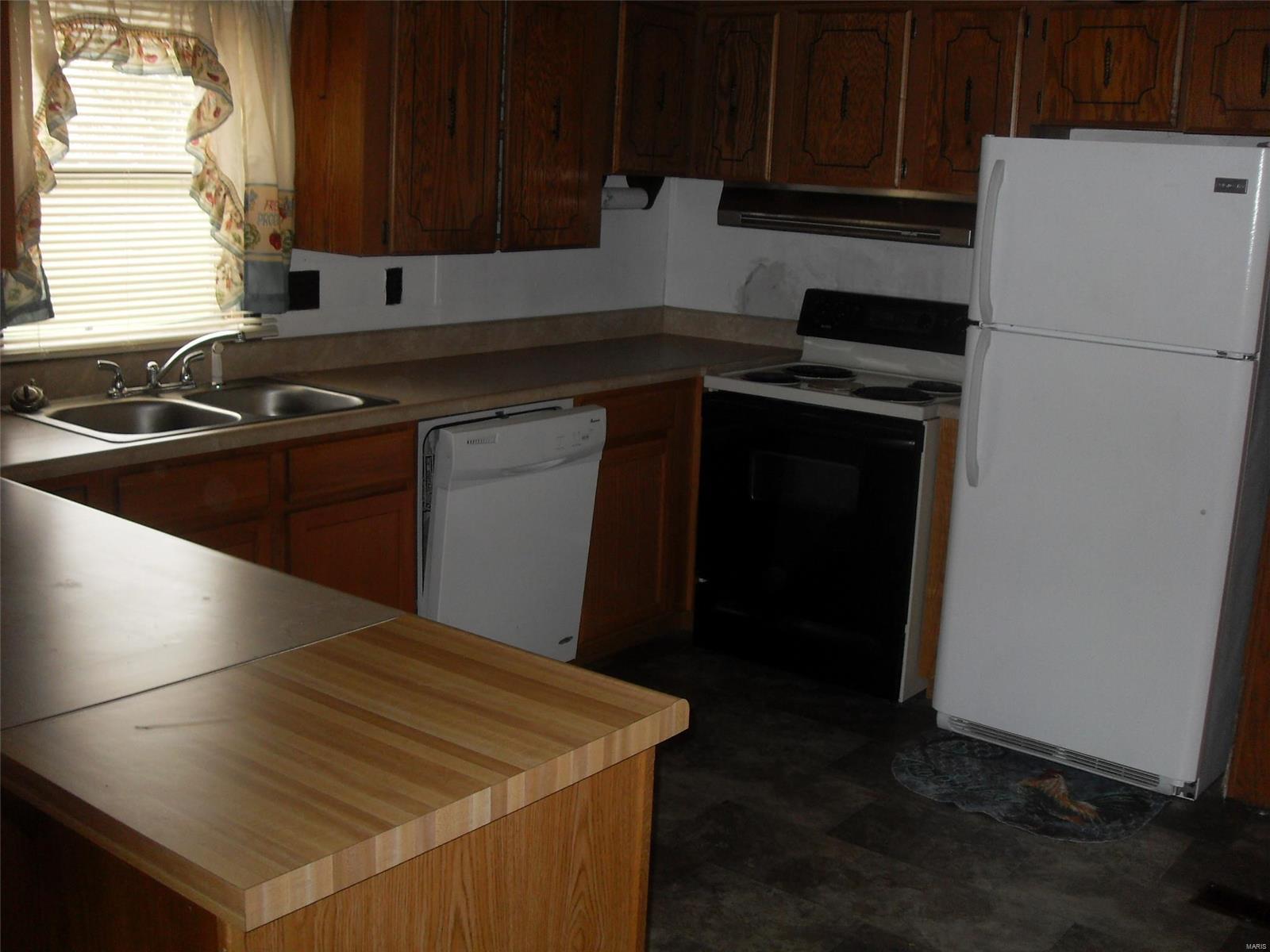 20928 Meadow View Road Highland, IL 62249 - Photo 3 of 24