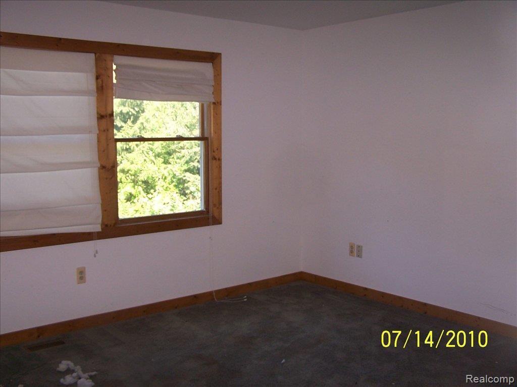 8455 Mabley Hill Road Fenton, MI 48430 - Photo 8 of 10 107_5651