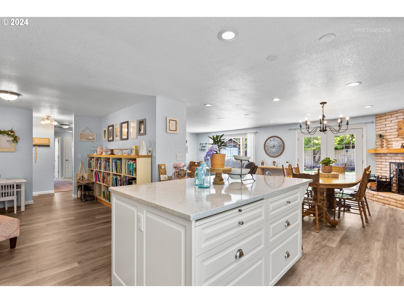 780 South Elm Court Canby, OR 97013 - Photo 12 of 32 a kitchen with a wooden floor and breakfast area