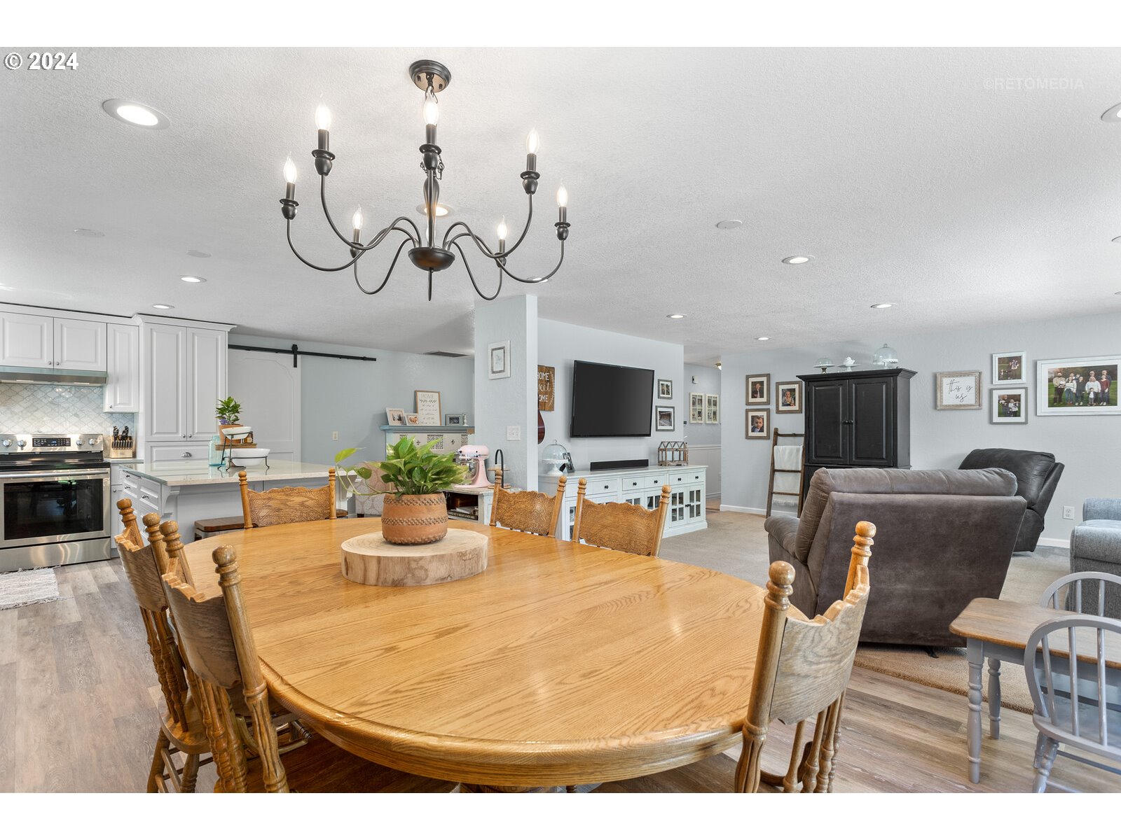 780 South Elm Court Canby, OR 97013 - Photo 15 of 32 a view of a dining room with furniture