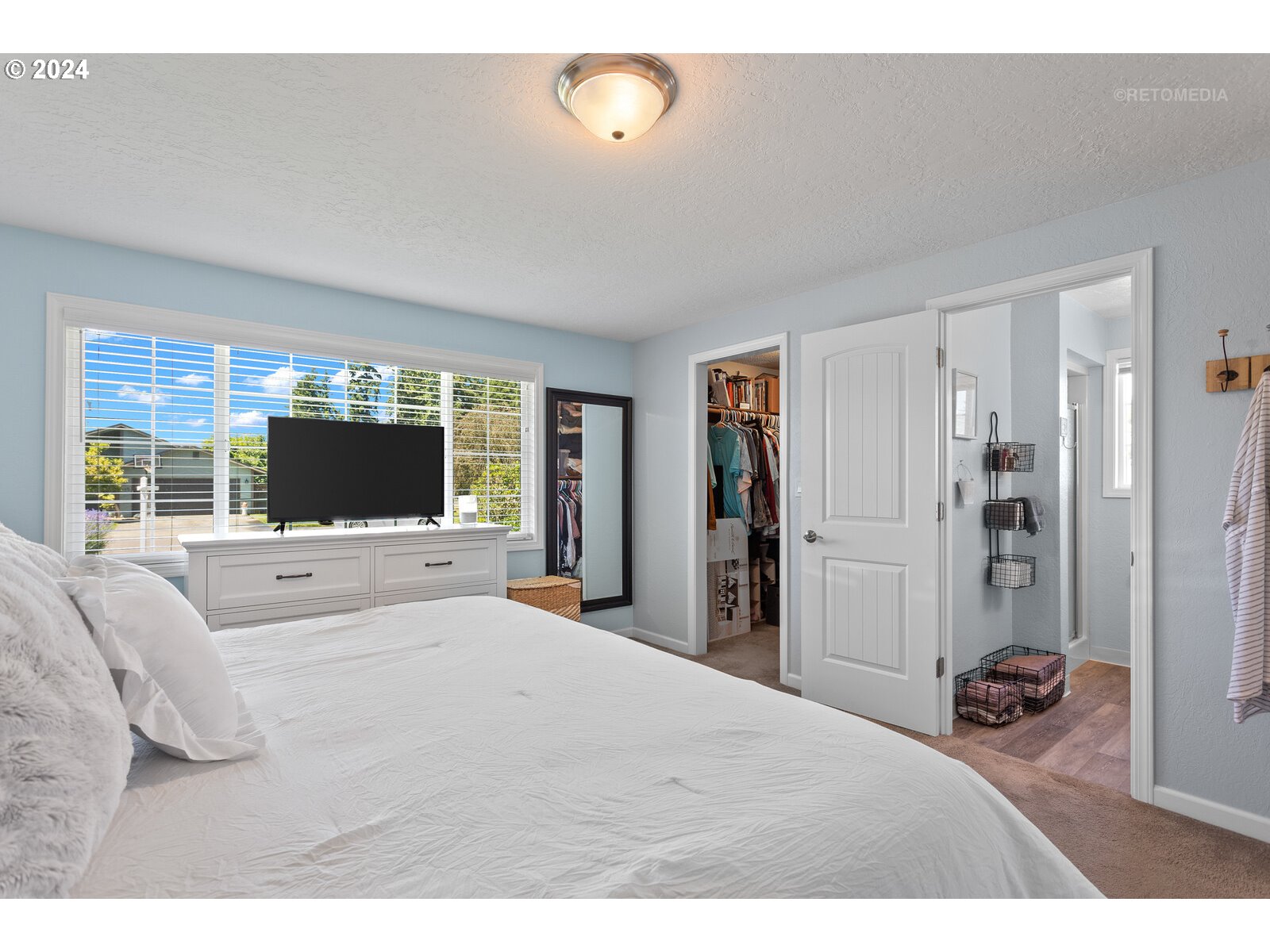 780 South Elm Court Canby, OR 97013 - Photo 20 of 32 a bedroom with a bed and a large window