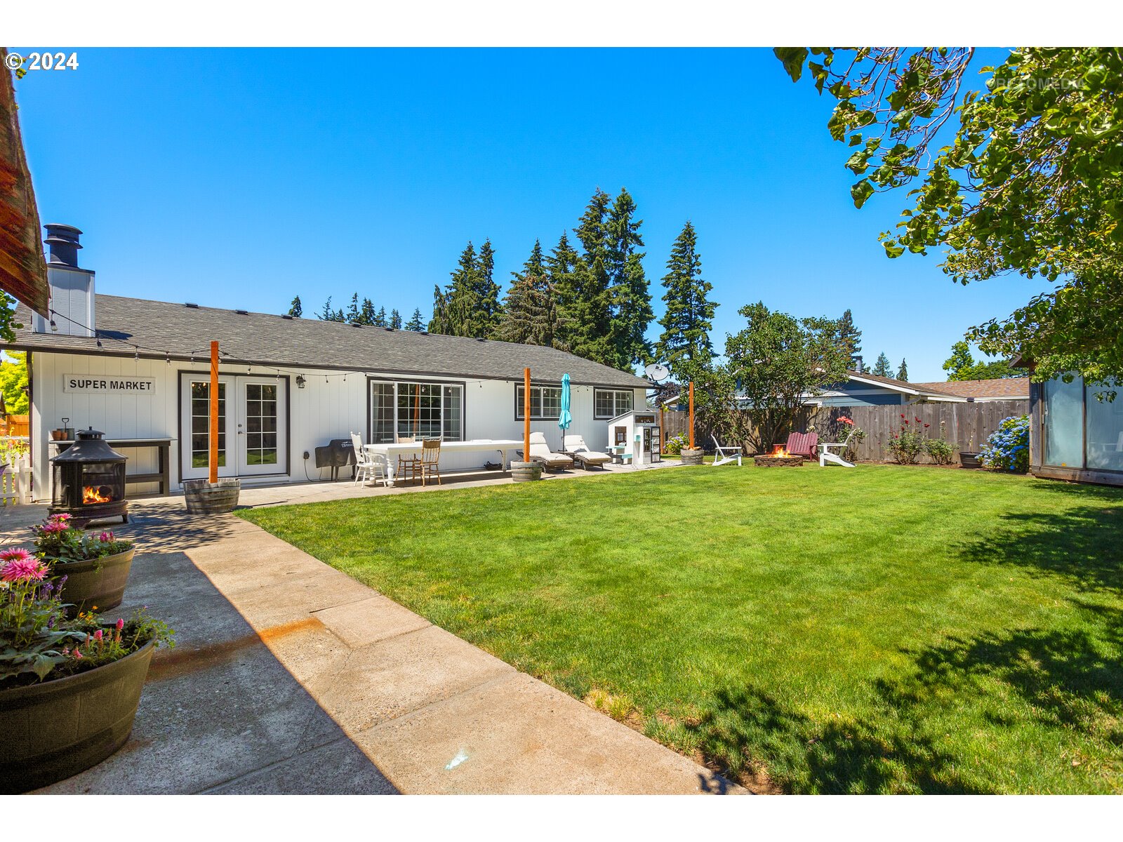 780 South Elm Court Canby, OR 97013 - Photo 29 of 32 a view of a yard in front of house