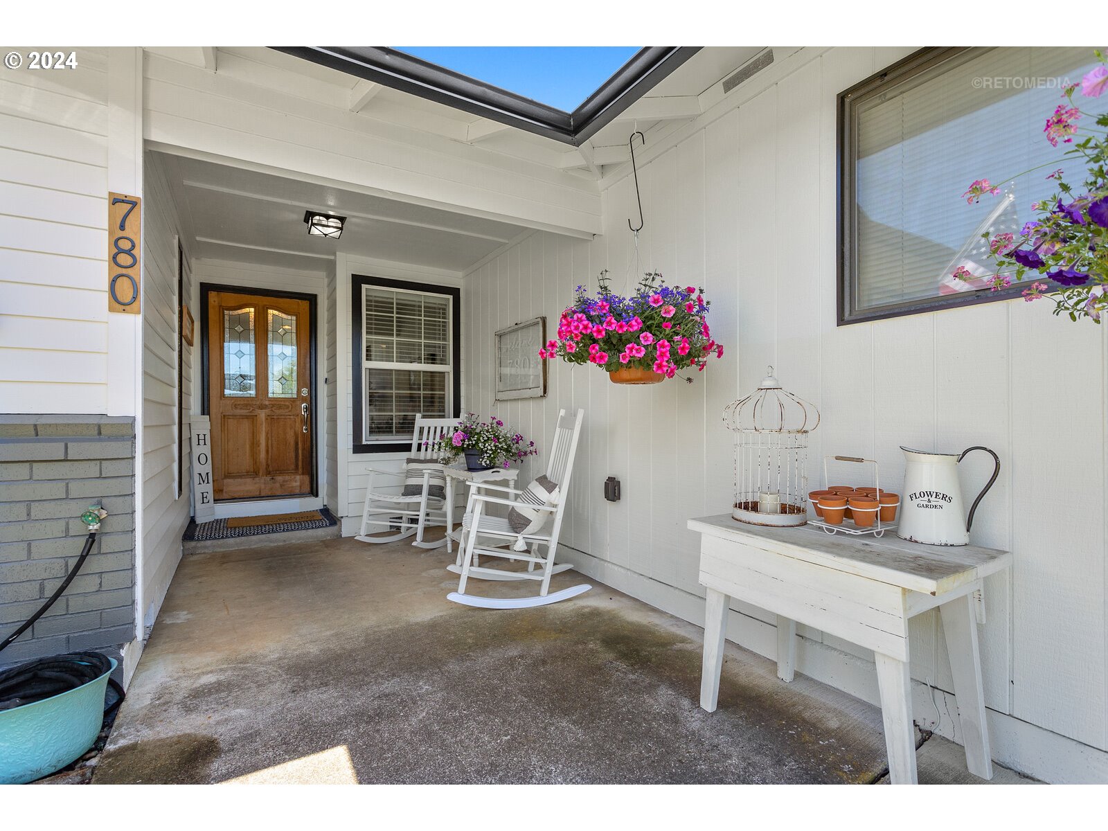 780 South Elm Court Canby, OR 97013 - Photo 4 of 32 a dining room with furniture and a potted plant