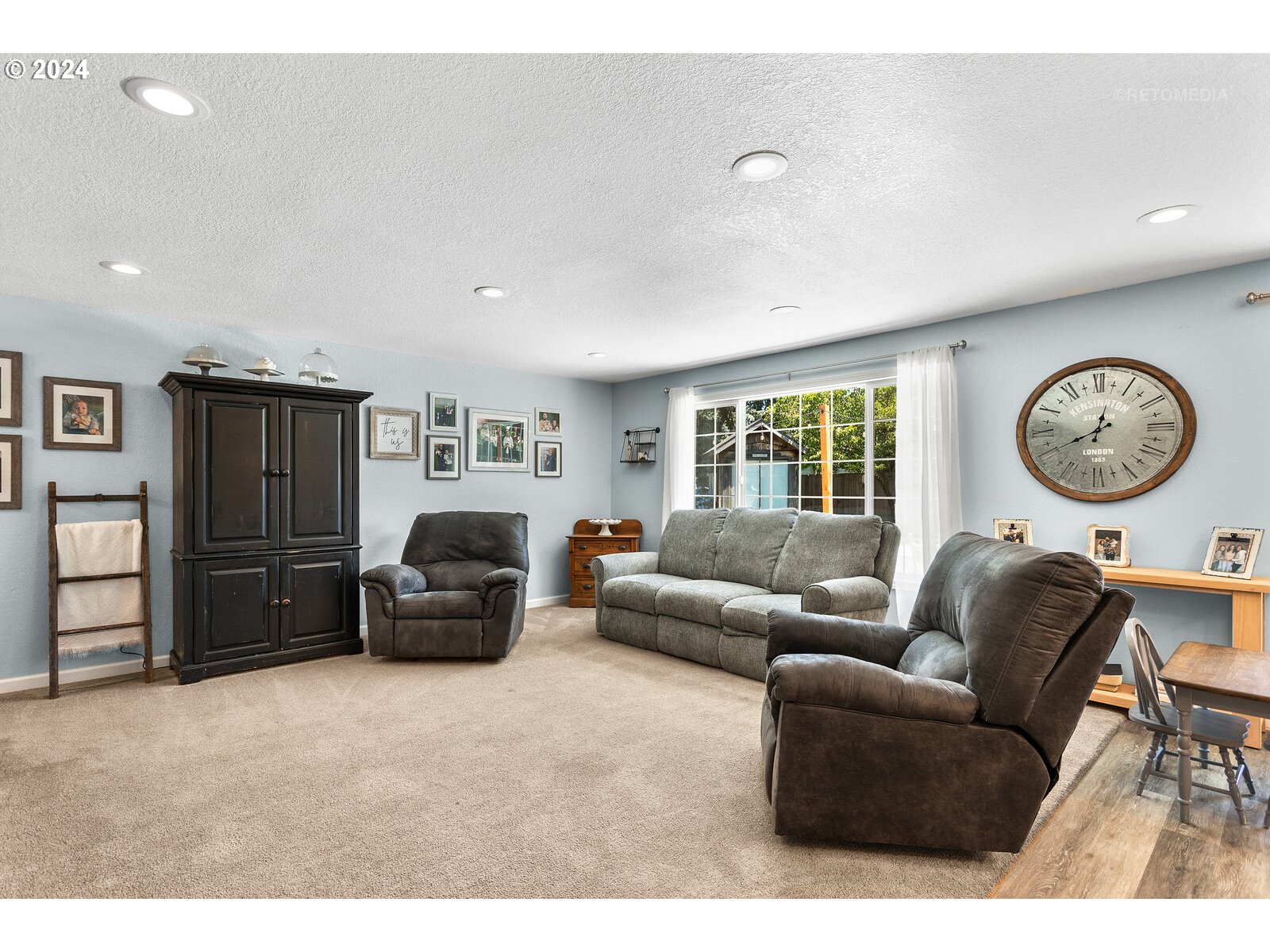 780 South Elm Court Canby, OR 97013 - Photo 7 of 32 a living room with furniture a clock and a window