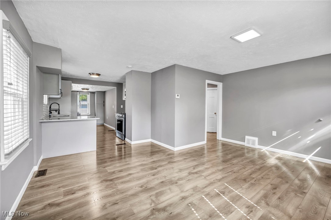 4081 Wilmington Road Cleveland, OH 44121 - Photo 7 of 41 Gallery Image 7