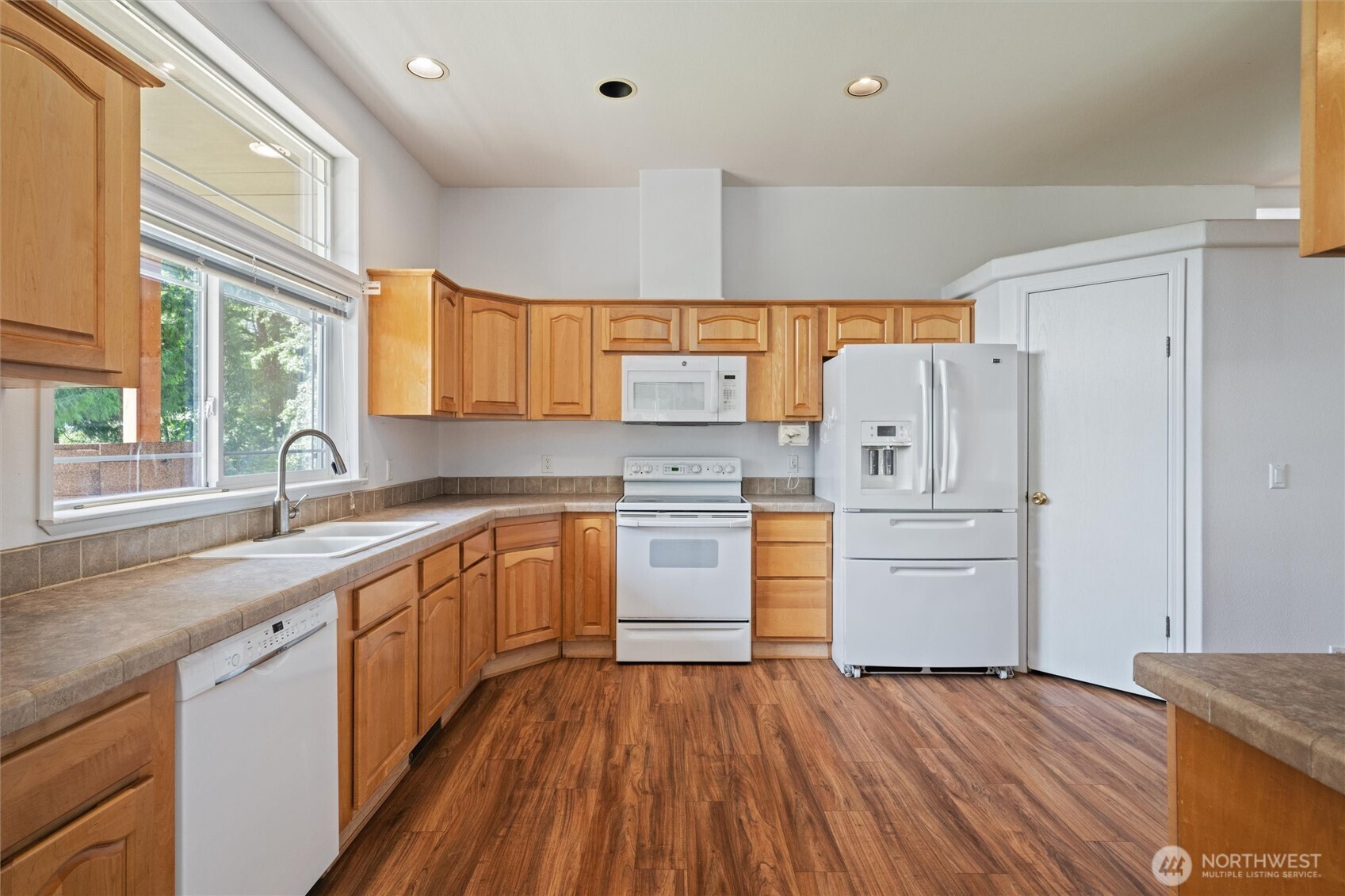 1215 East Smith Road Bellingham, WA 98226 - Photo 9 of 40 Gallery Image 9