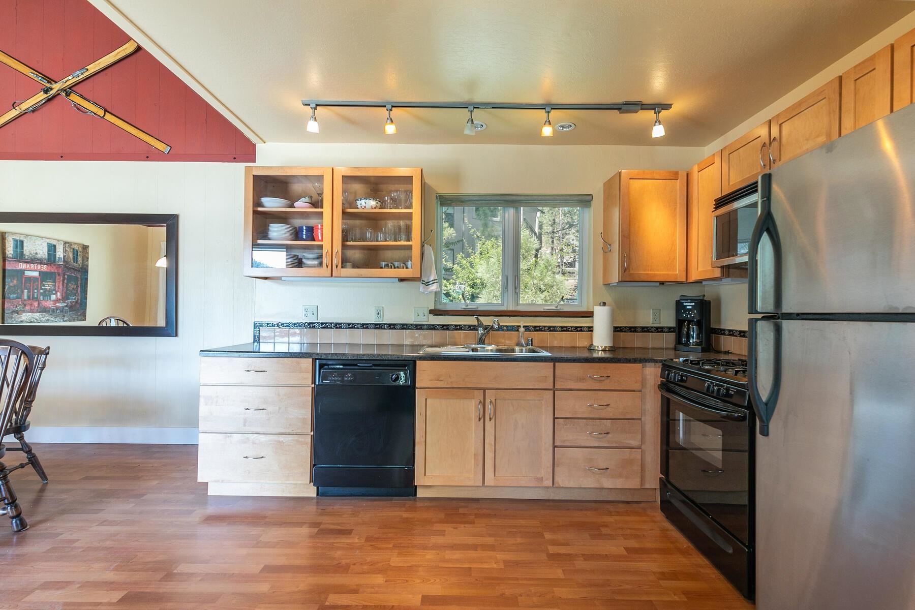 15518 Donner Pass Road, Unit 6 Truckee, CA 96161 - Photo 9 of 21 Gallery Image 9