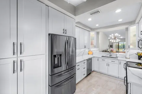 $325,000 | 5120 Golfview Court, Unit 1722, Delray Beach, FL 33484