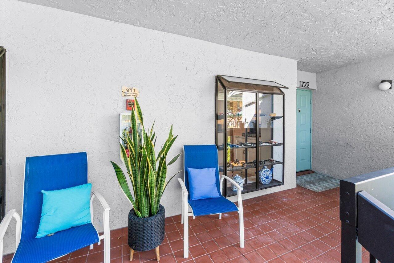 5120 Golfview Court, Unit 1722 Delray Beach, FL 33484 - Photo 19 of 46 a view of a livingroom with plants and wooden floor