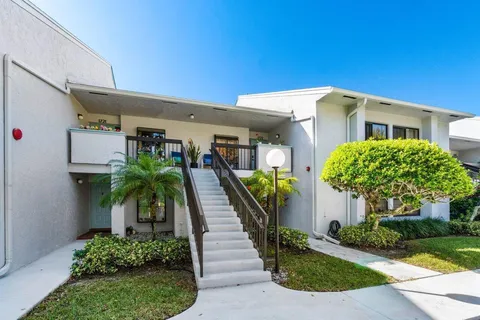 $325,000 | 5120 Golfview Court, Unit 1722, Delray Beach, FL 33484