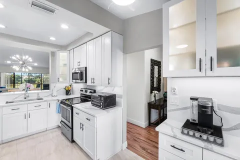 $325,000 | 5120 Golfview Court, Unit 1722, Delray Beach, FL 33484