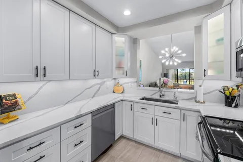 $325,000 | 5120 Golfview Court, Unit 1722, Delray Beach, FL 33484