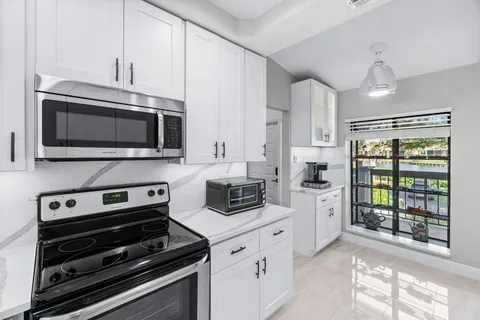 $325,000 | 5120 Golfview Court, Unit 1722, Delray Beach, FL 33484