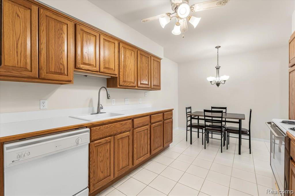 505 East University Drive, Unit 301 Rochester, MI 48307 - Photo 8 of 25