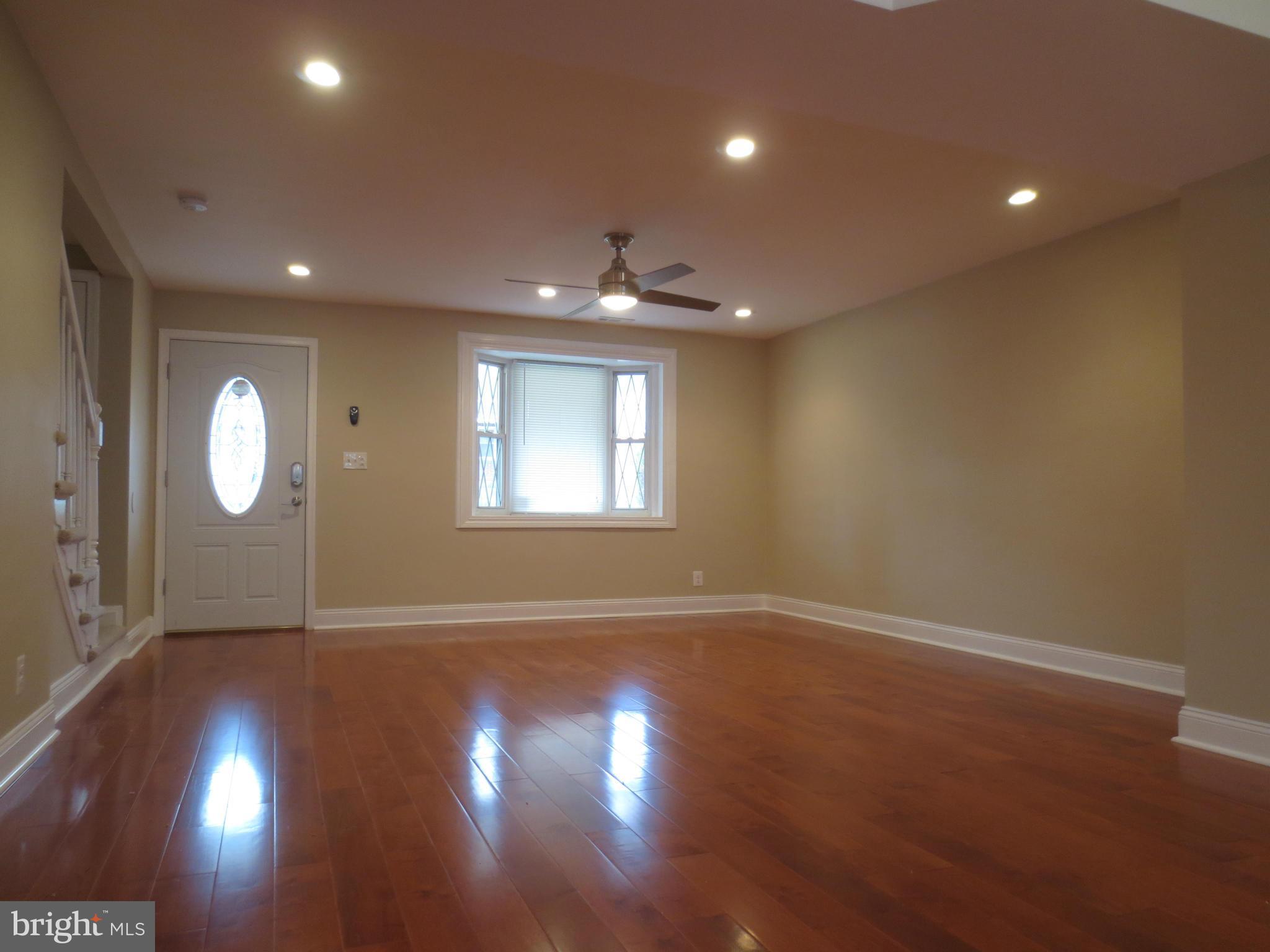 3807 Monterey Road Baltimore, MD 21218 - Photo 8 of 29 Living Room